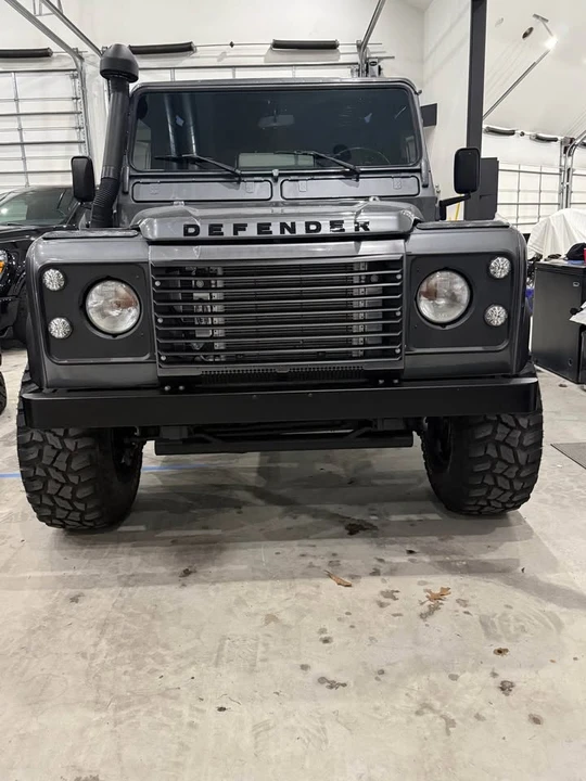 1995 Land Rover Defender 110 - Image 5 of 11