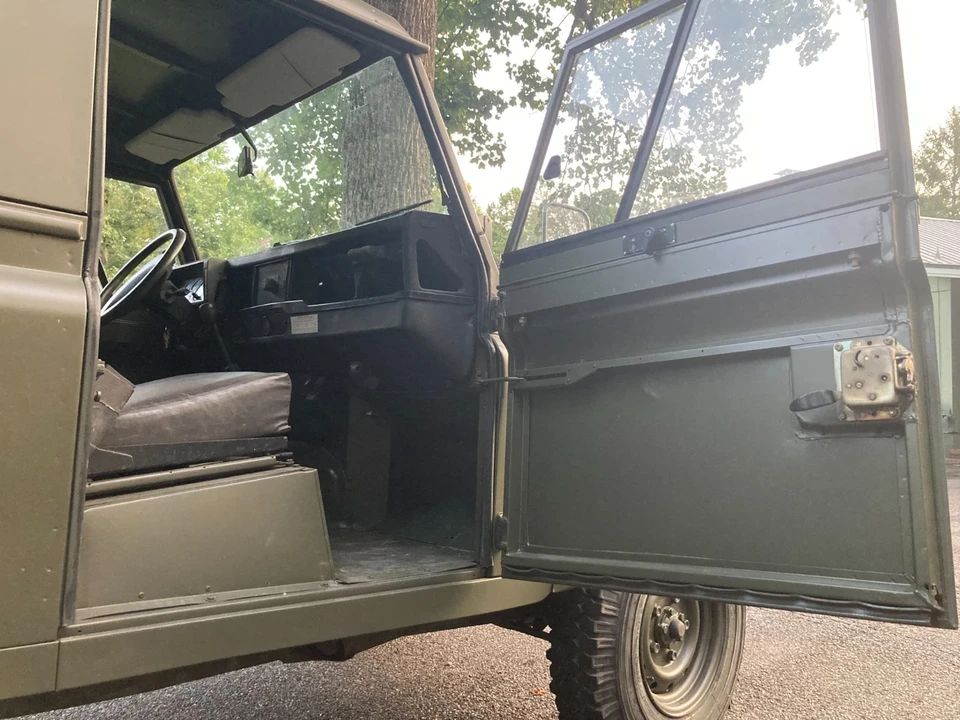 1995 Land Rover Defender 110 - Image 8 of 21