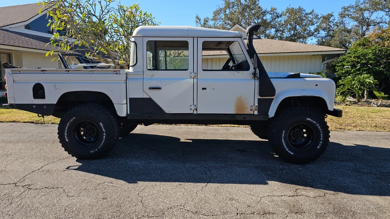 1995 Land Rover Defender 130 - Image 2 of 14