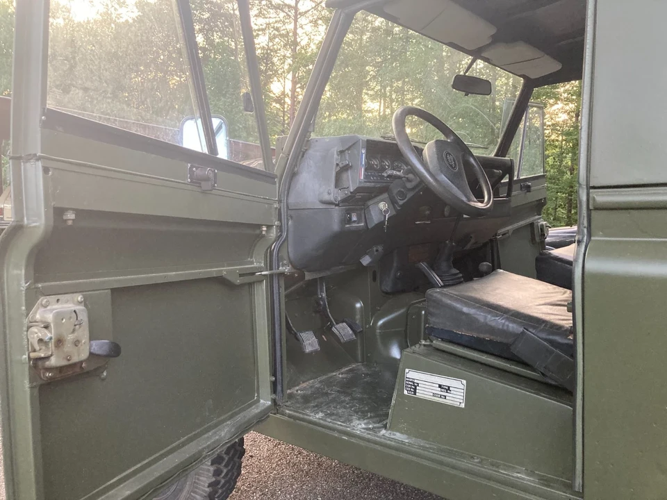 1995 Land Rover Defender 110 - Image 9 of 21