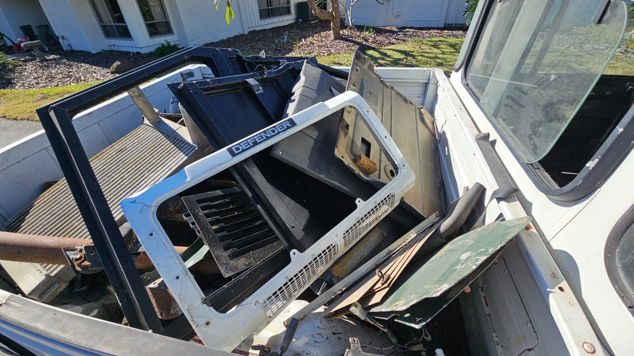 1995 Land Rover Defender 130 - Image 8 of 14