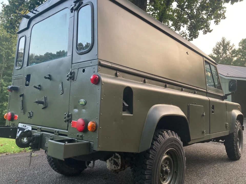 1995 Land Rover Defender 110 - Image 5 of 21