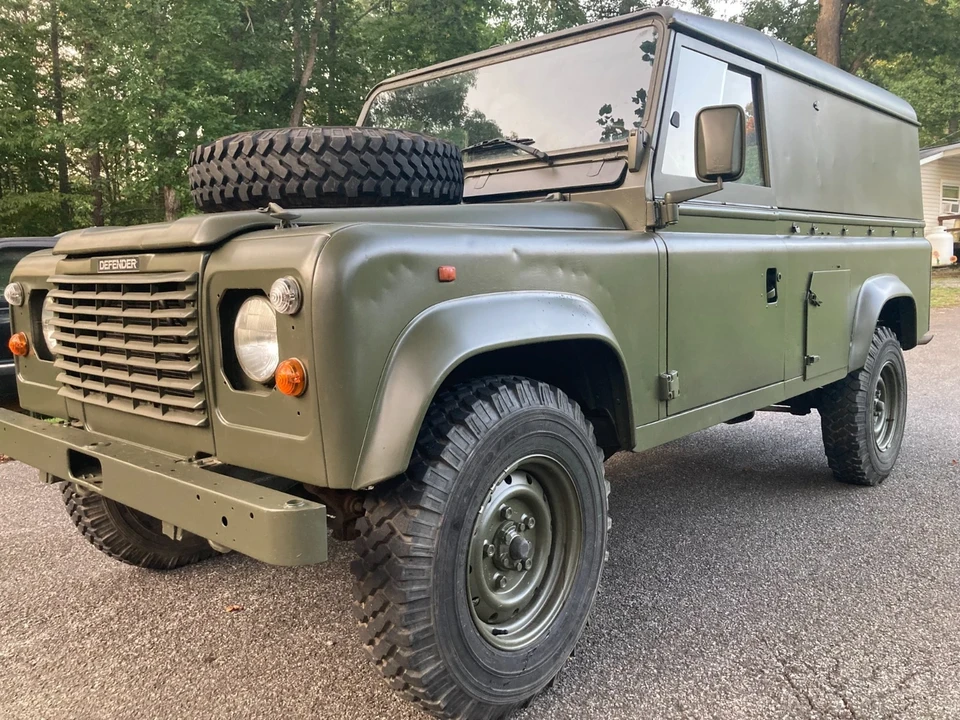1995 Land Rover Defender 110 - Image 2 of 21