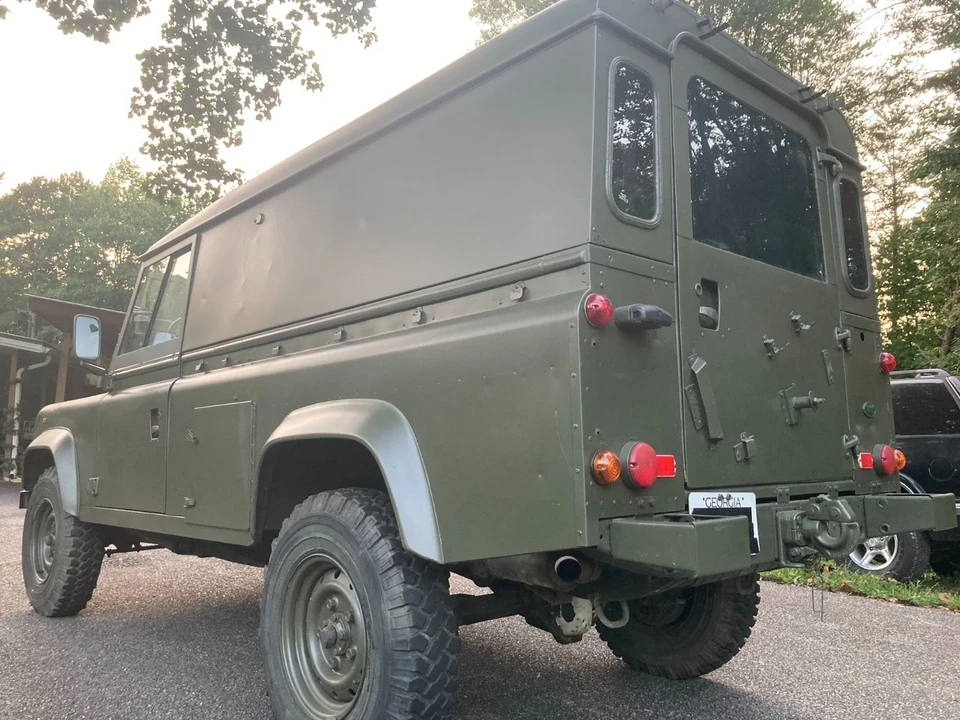 1995 Land Rover Defender 110 - Image 6 of 21