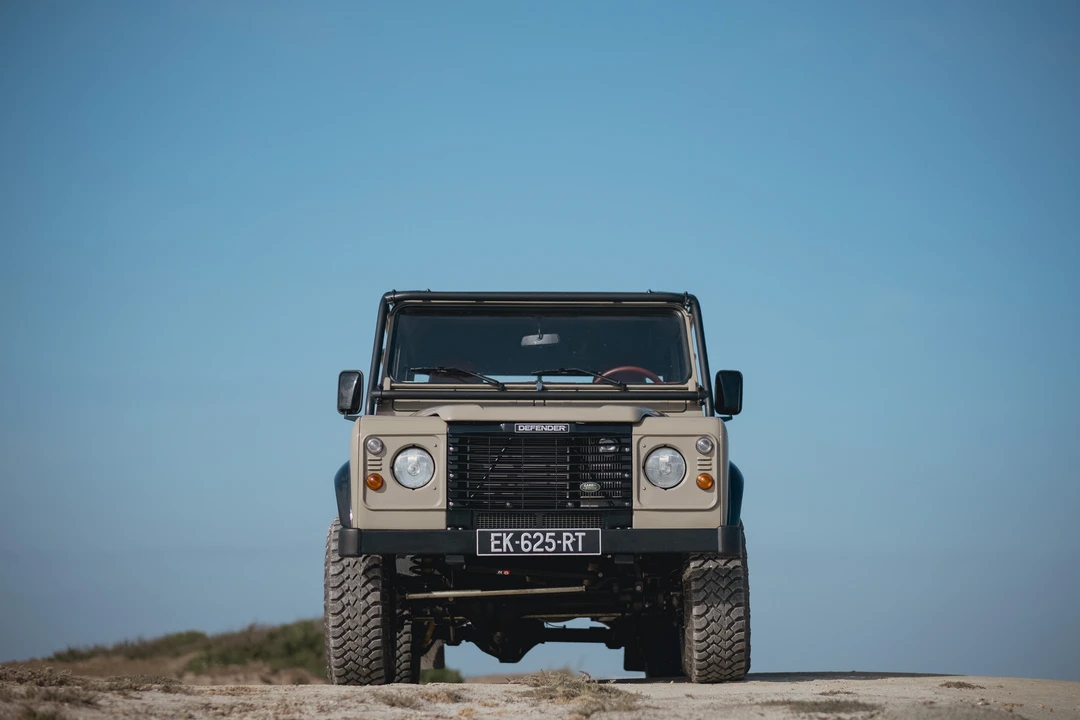 1995 Land Rover Defender 130 - Image 2 of 31