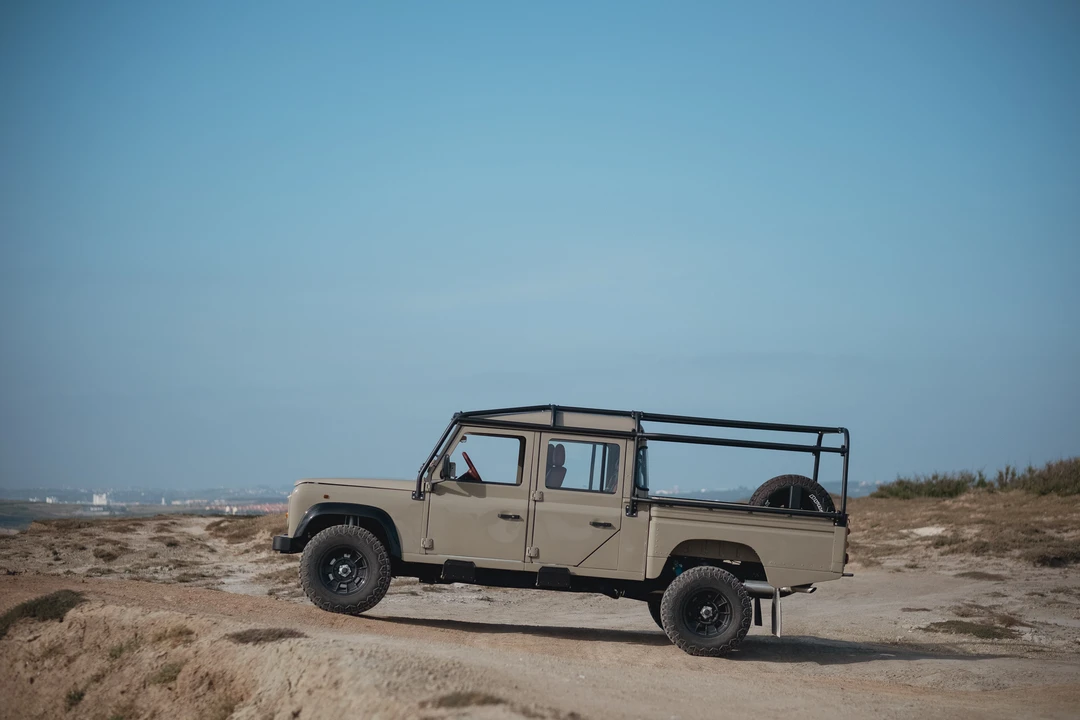 1995 Land Rover Defender 130 - Image 8 of 31