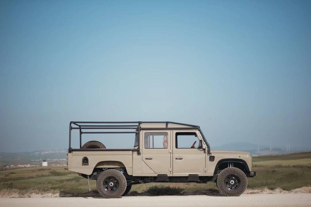 1995 Land Rover Defender 130 - Image 3 of 31