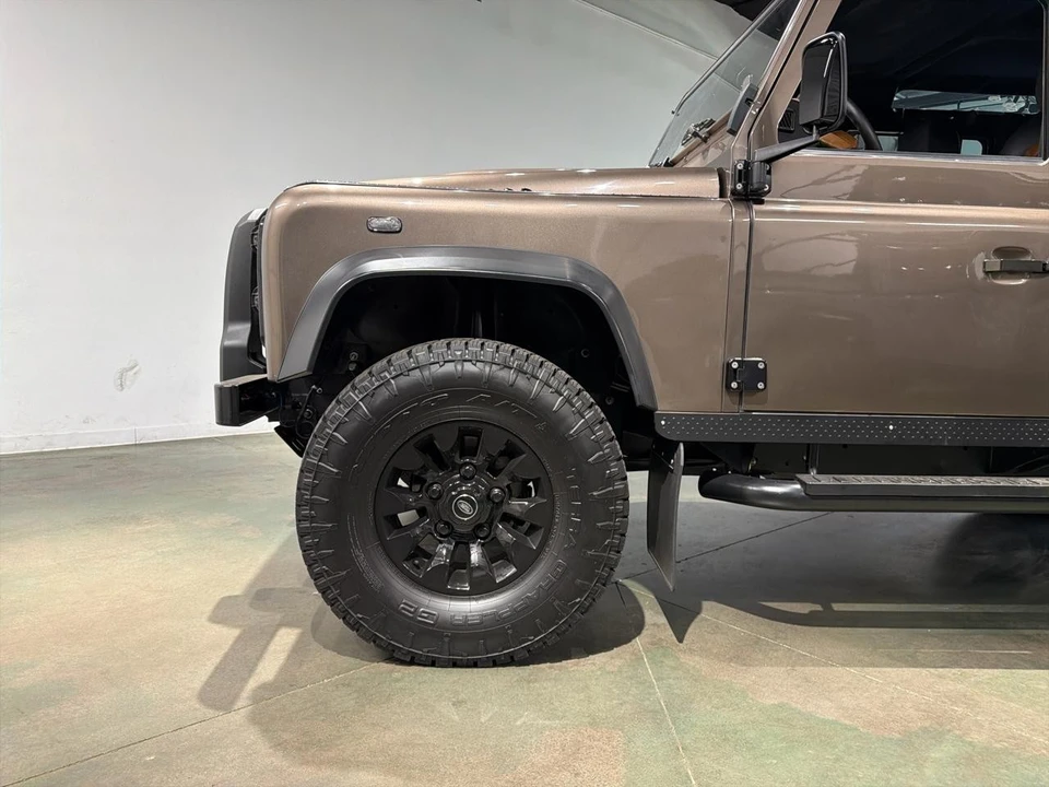 1995 Land Rover Defender 110 - Image 3 of 31
