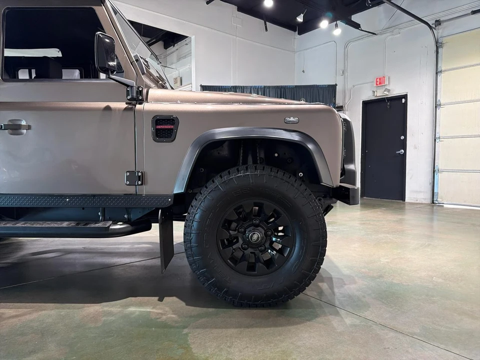 1995 Land Rover Defender 110 - Image 11 of 31