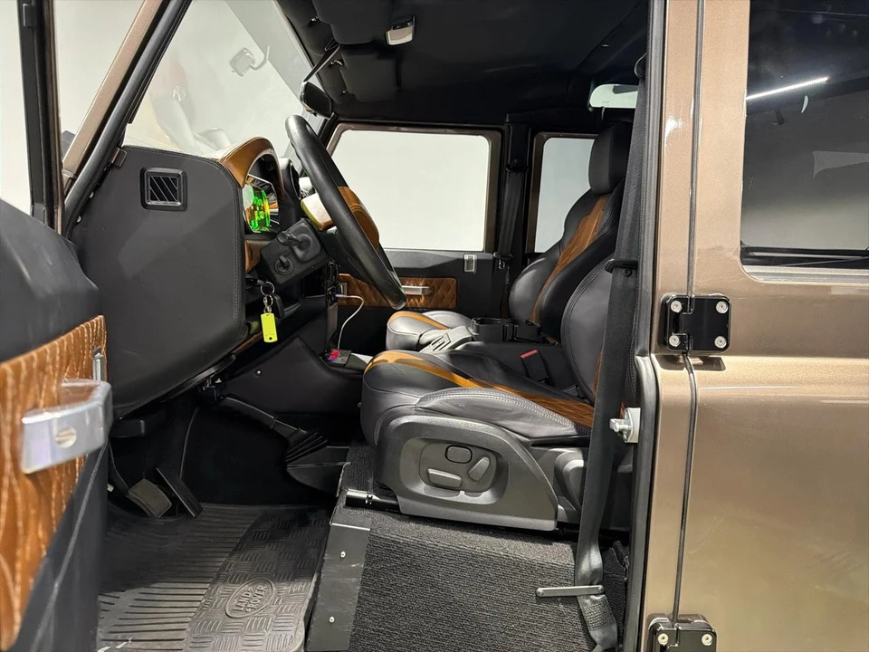 1995 Land Rover Defender 110 - Image 14 of 31