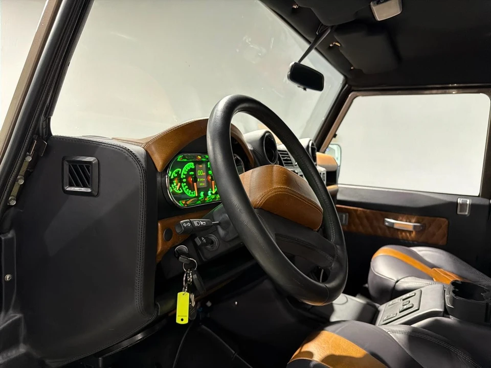 1995 Land Rover Defender 110 - Image 16 of 31