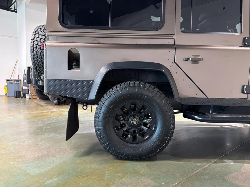 1995 Land Rover Defender 110 - Image 9 of 31