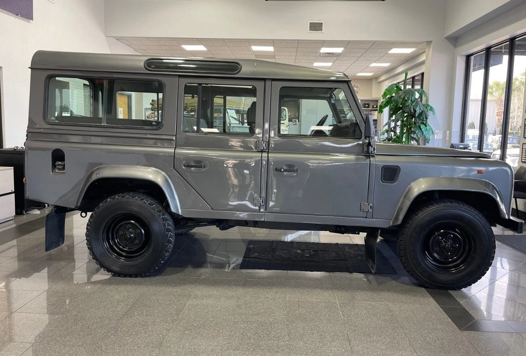 1995 Land Rover Defender 110 - Image 2 of 8