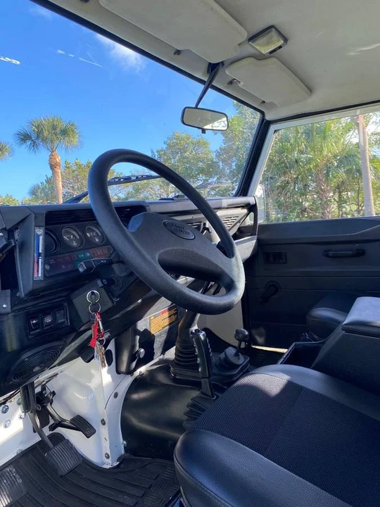 1995 Land Rover Defender 90 - Image 6 of 24