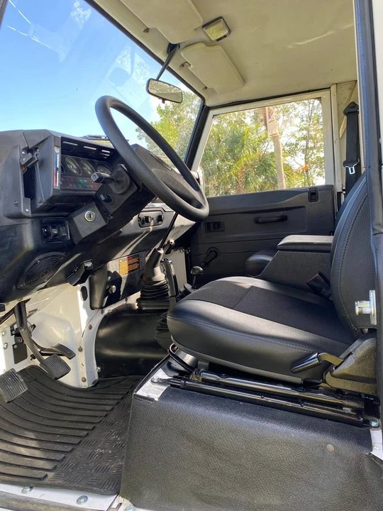 1995 Land Rover Defender 90 - Image 8 of 24