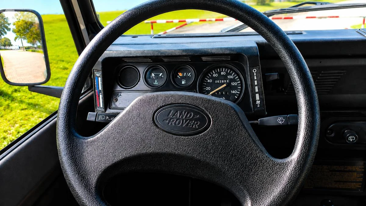 1995 Land Rover Defender 90 - Image 9 of 24