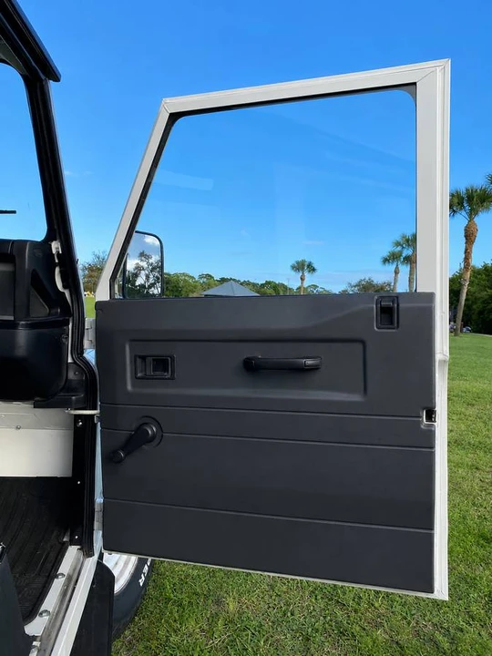 1995 Land Rover Defender 90 - Image 11 of 24