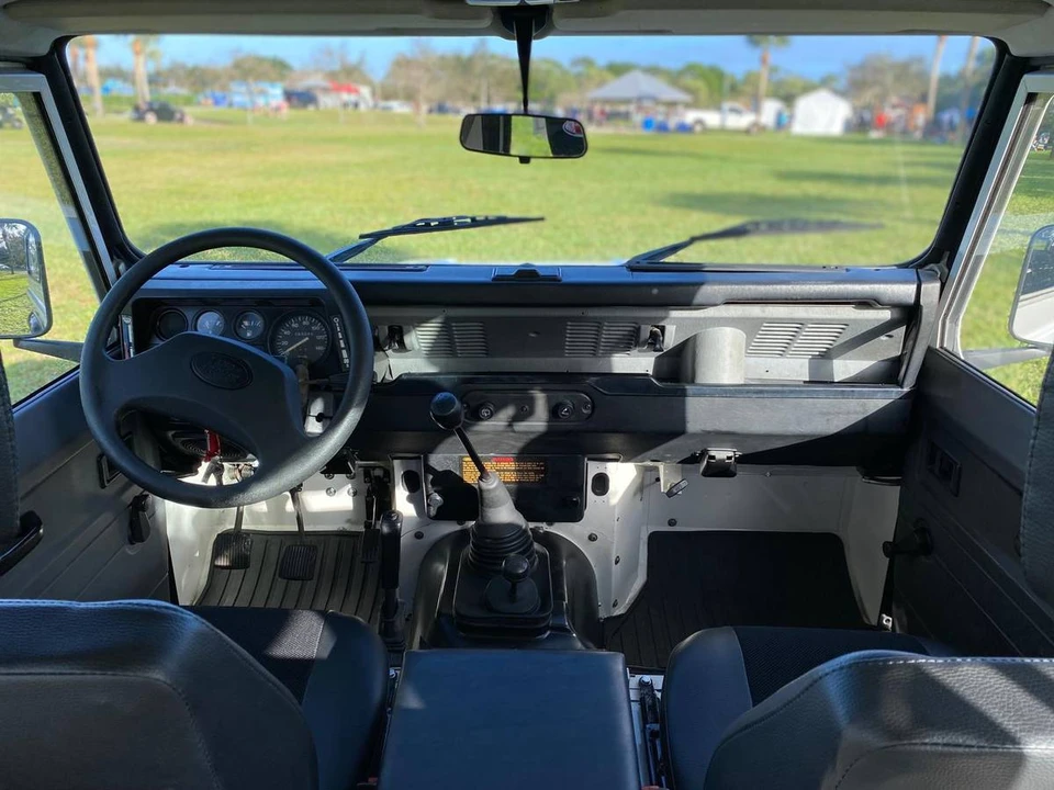 1995 Land Rover Defender 90 - Image 10 of 24