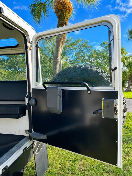 1995 Land Rover Defender 90 - Image 17 of 24