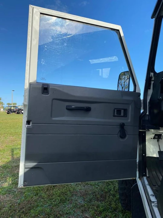 1995 Land Rover Defender 90 - Image 5 of 24