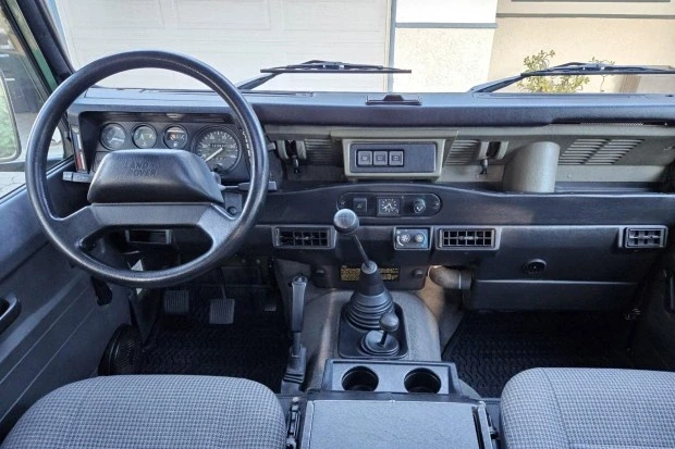 1995 Land Rover Defender 90 - Image 6 of 9