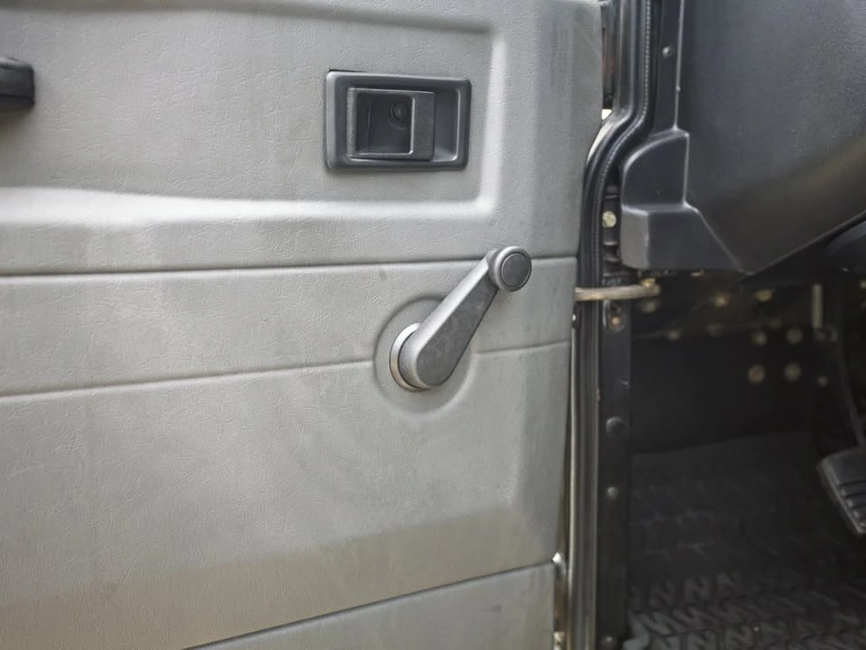 1995 Land Rover Defender 90 - Image 10 of 20