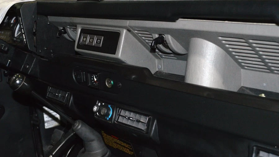 1995 Land Rover Defender 90 - Image 6 of 9