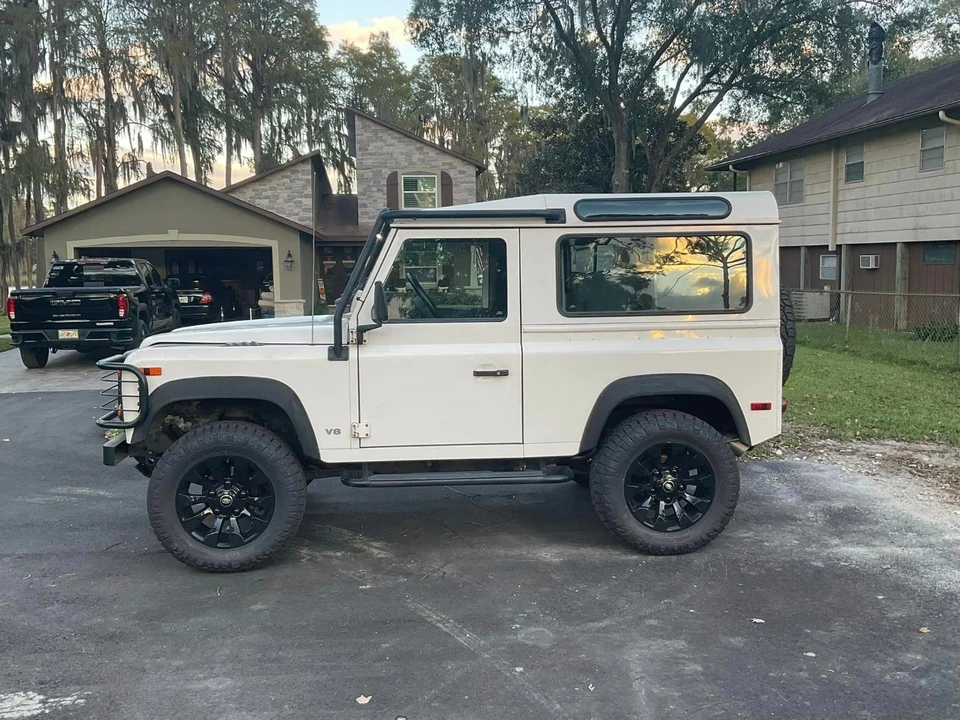 1995 Land Rover Defender 90 - Image 9 of 12