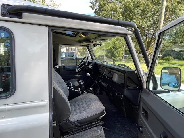 1995 Land Rover Defender 90 - Image 8 of 12