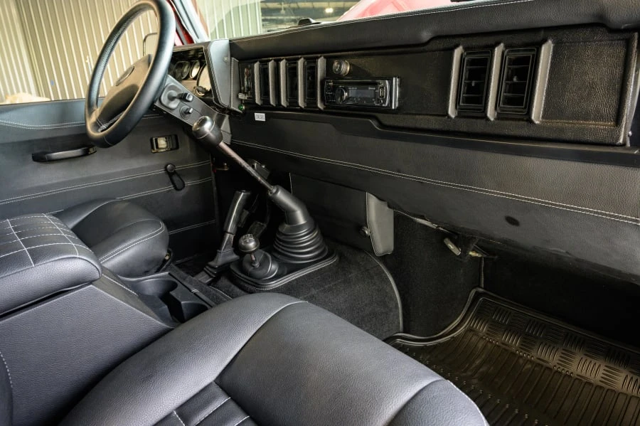 1995 Land Rover Defender 90 - Image 4 of 11