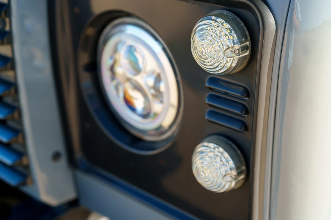 1995 Land Rover Defender 110 - Image 14 of 21
