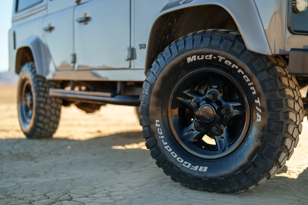 1995 Land Rover Defender 110 - Image 9 of 21