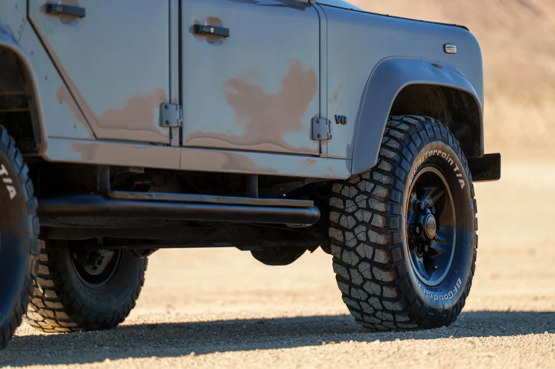1995 Land Rover Defender 110 - Image 8 of 21