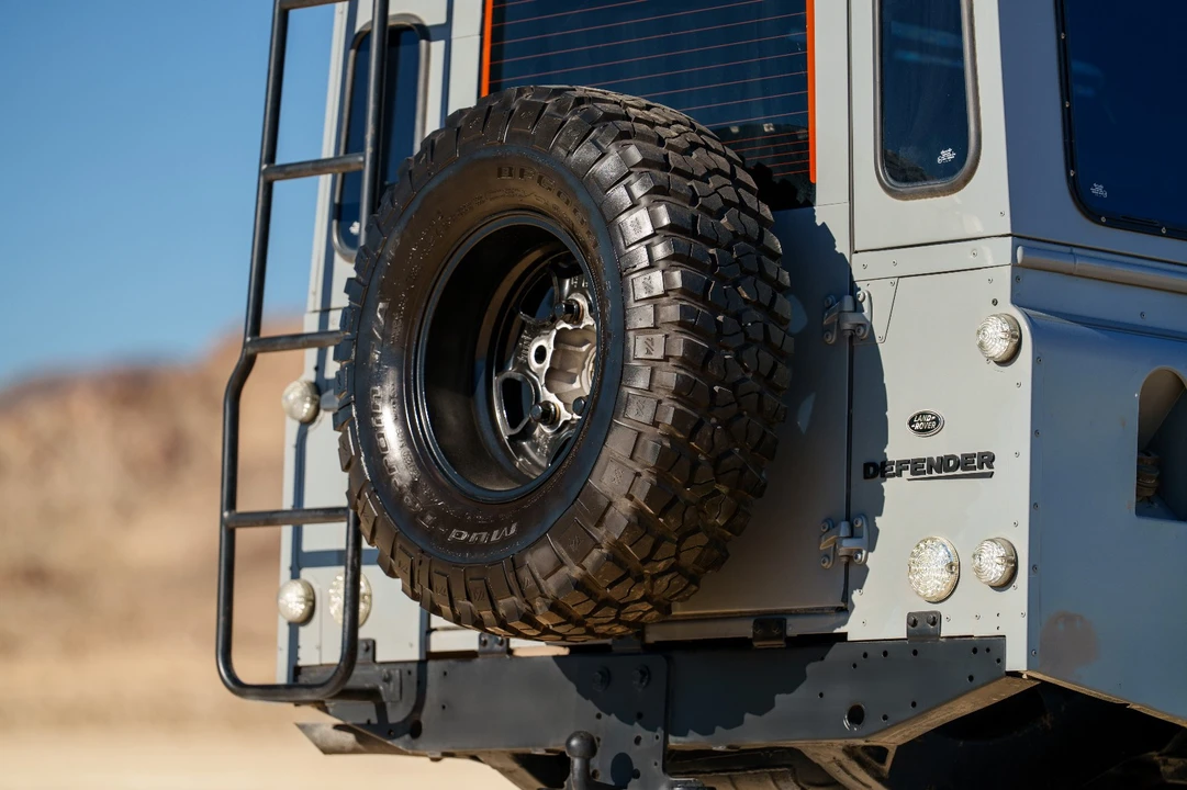 1995 Land Rover Defender 110 - Image 19 of 21