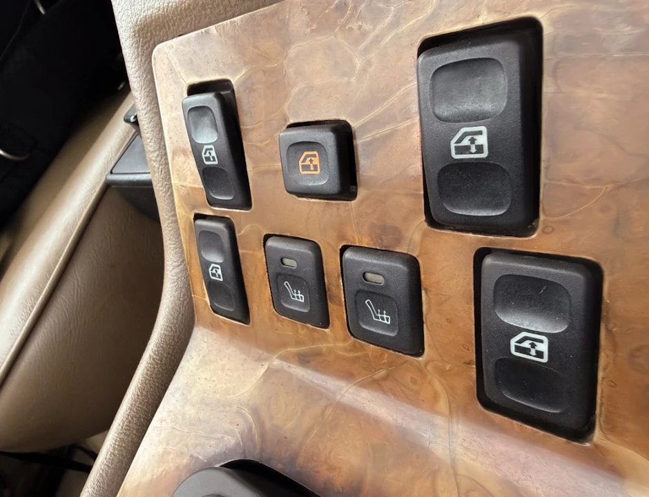 1995 Land Rover Range Rover Classic - Image 14 of 19