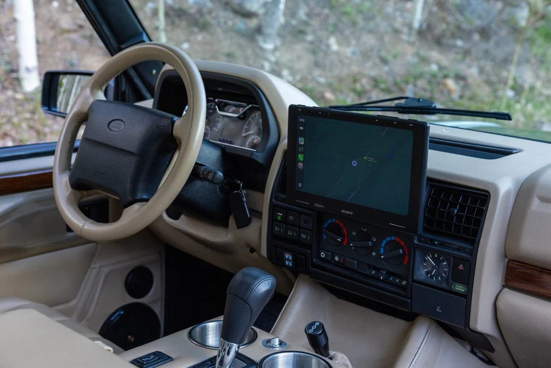 1995 Land Rover Range Rover Classic - Image 13 of 31
