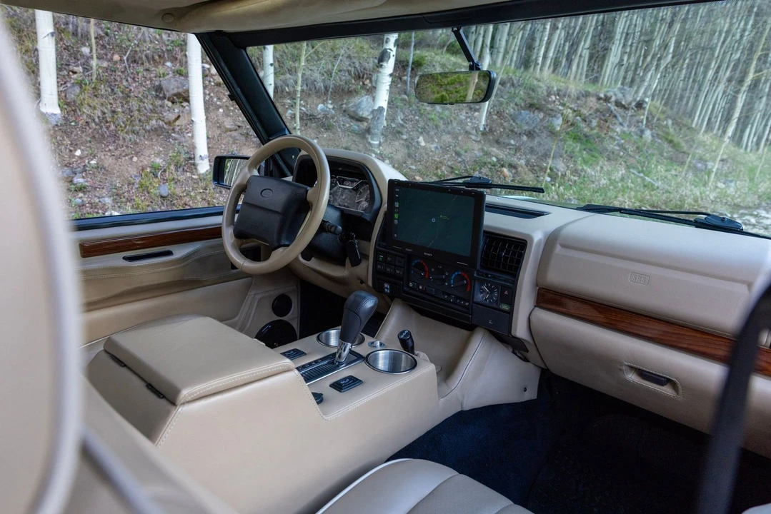 1995 Land Rover Range Rover Classic - Image 15 of 31