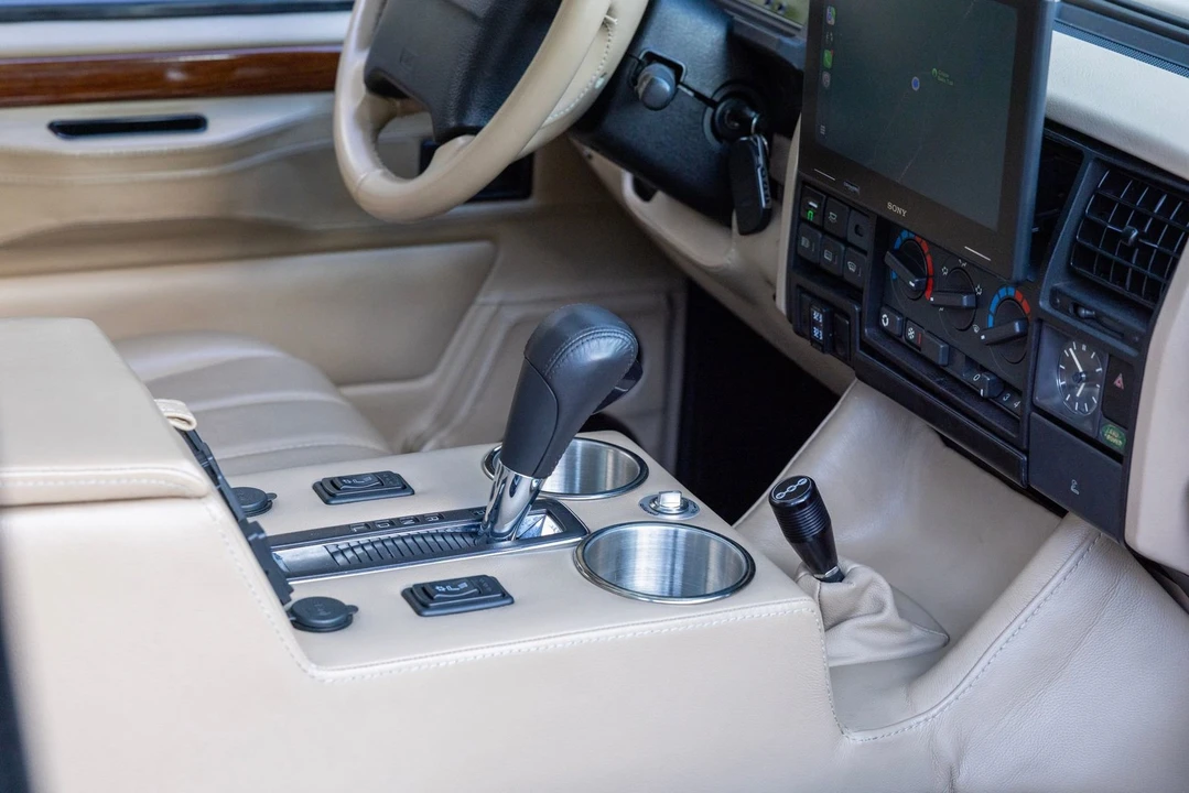 1995 Land Rover Range Rover Classic - Image 12 of 31