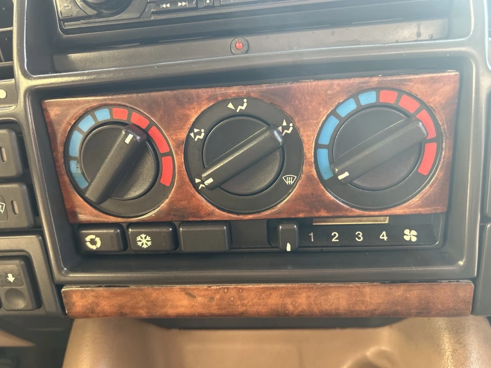 1995 Land Rover Range Rover Classic - Image 12 of 21