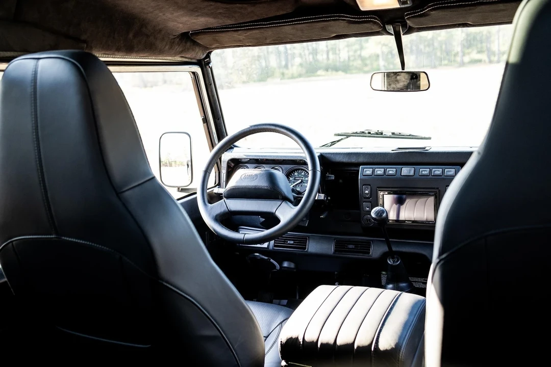 1995 Land Rover Defender 110 - Image 8 of 21