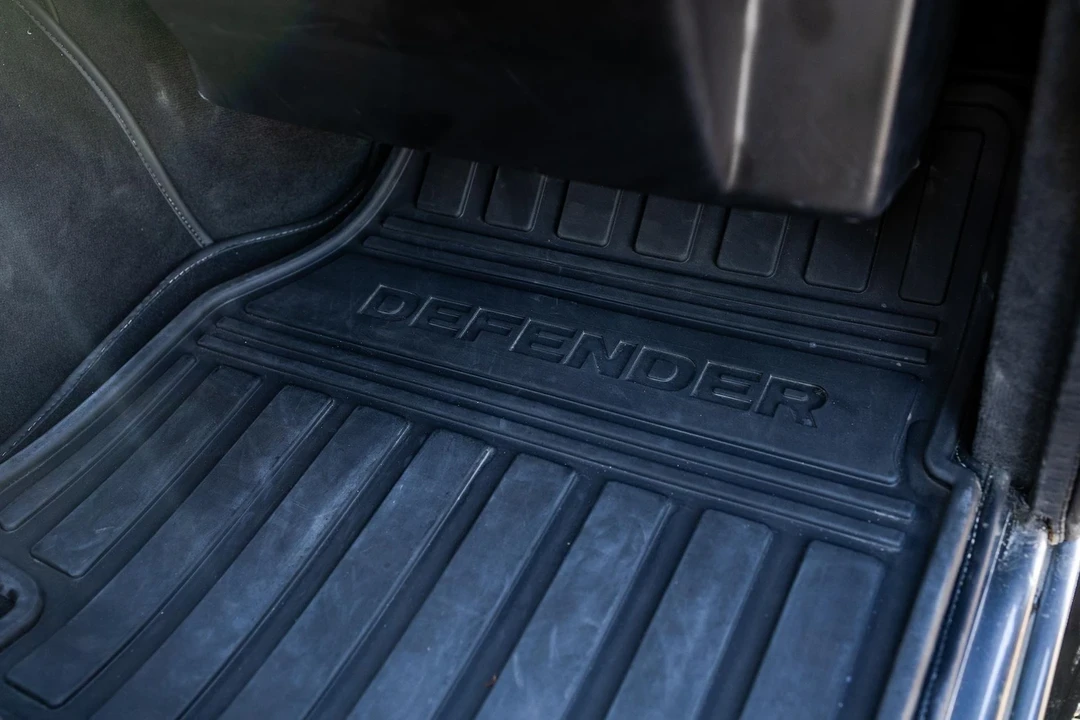 1995 Land Rover Defender 110 - Image 12 of 21
