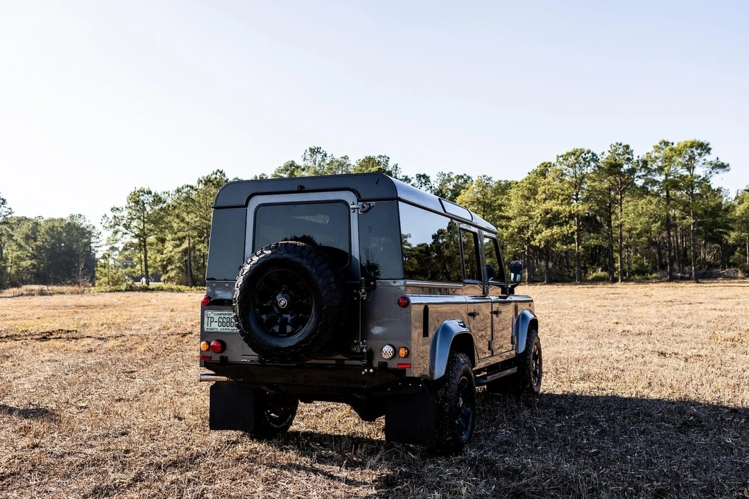 1995 Land Rover Defender 110 - Image 16 of 21