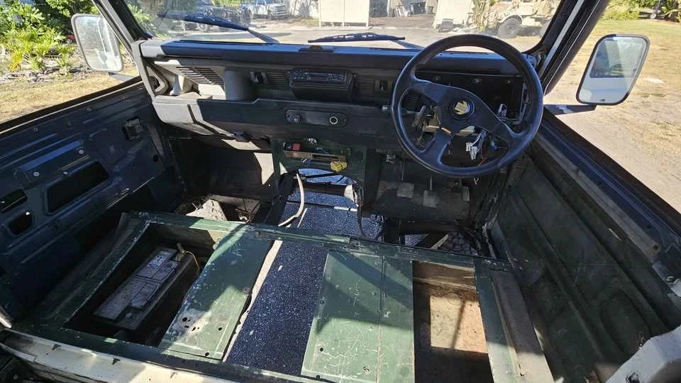 1995 Land Rover Defender 130 - Image 6 of 19