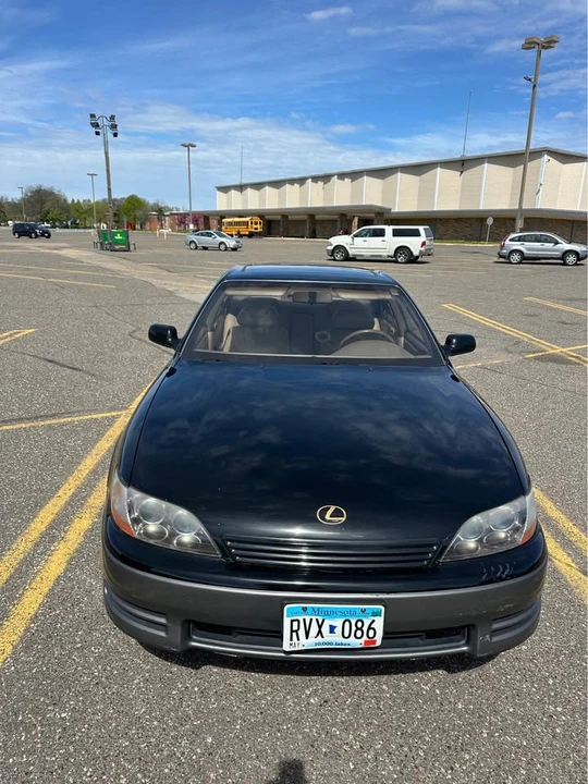 1995 Lexus ES 2nd Gen - Image 2 of 9