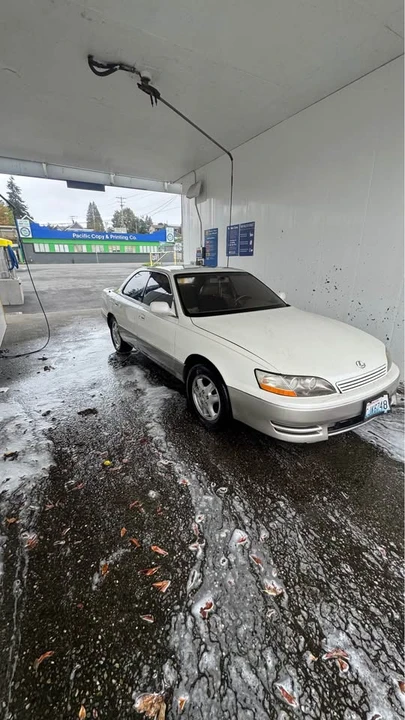 1995 Lexus ES 1st Gen - Image 2 of 13
