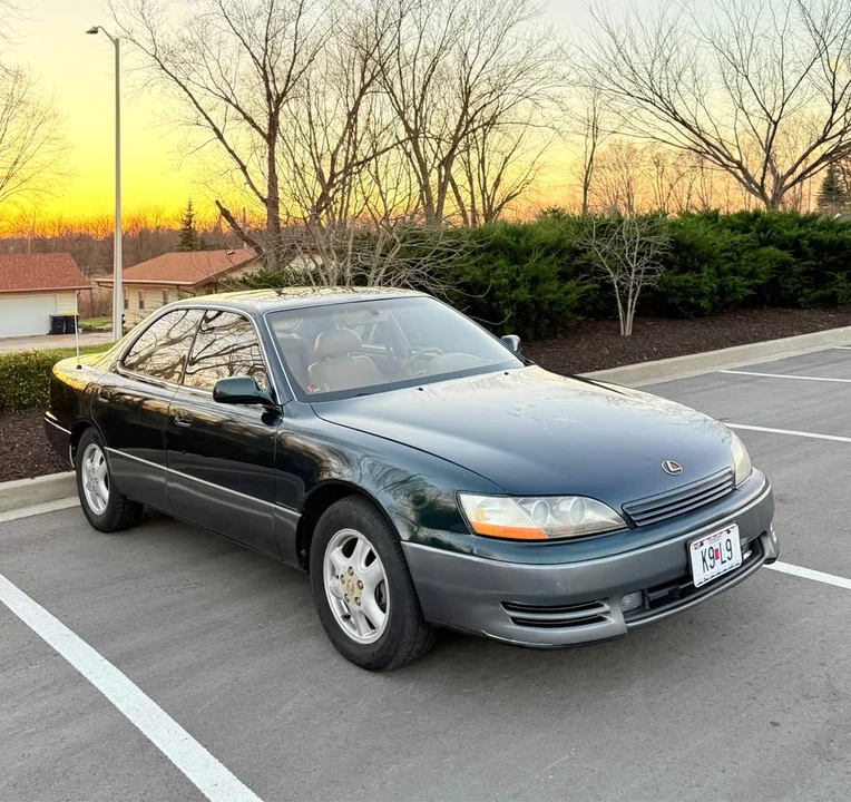 1995 Lexus ES 2nd Gen - Image 2 of 8