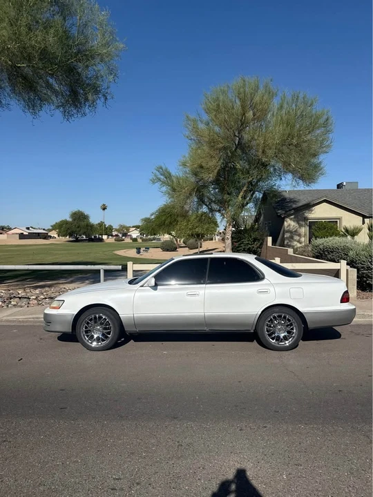 1995 Lexus ES 2nd Gen - Image 2 of 8