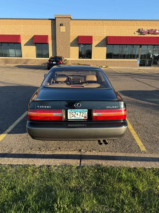 1995 Lexus ES 2nd Gen - Image 2 of 6