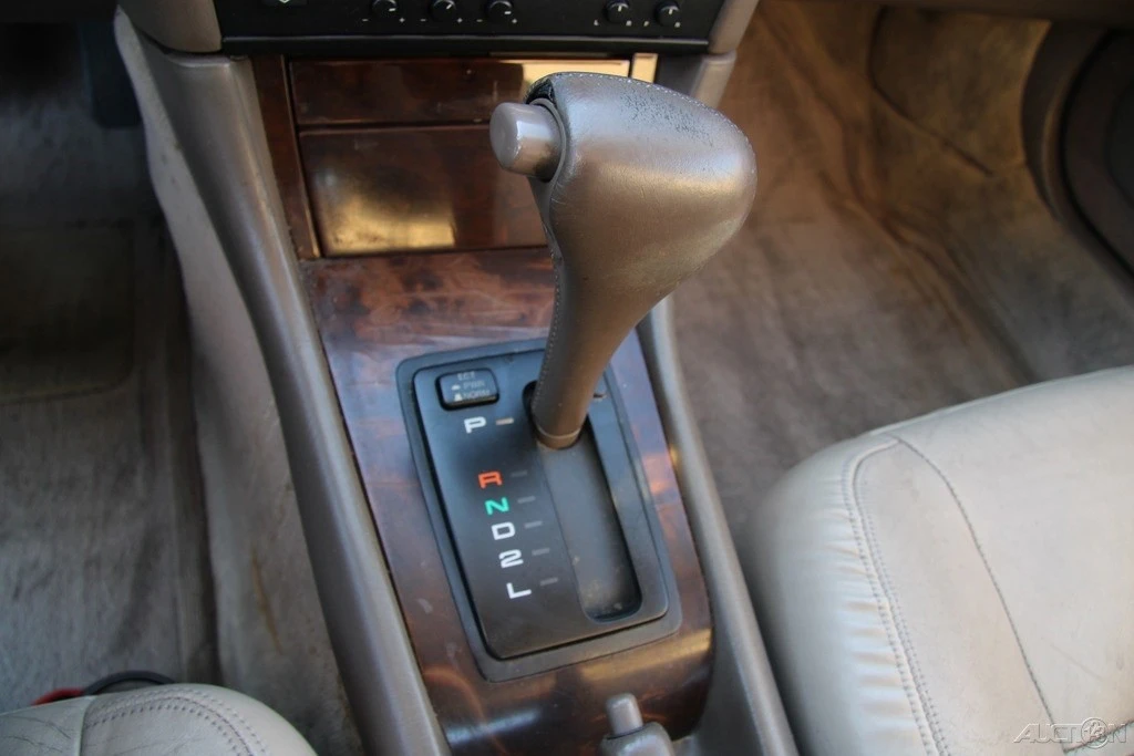 1995 Lexus ES 2nd Gen - Image 17 of 21