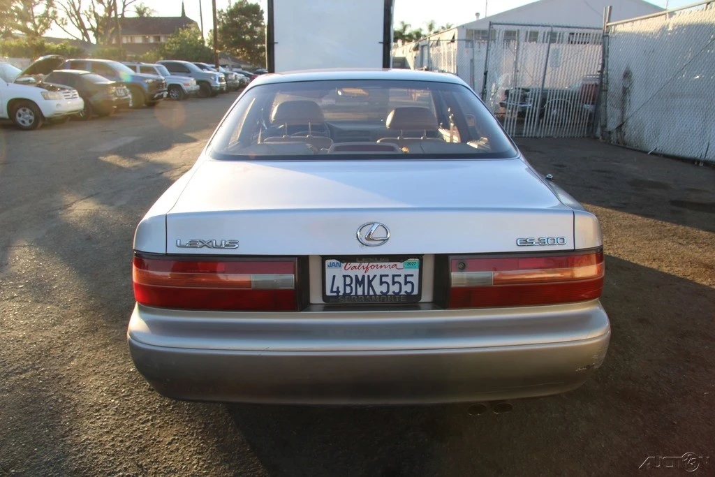 1995 Lexus ES 2nd Gen - Image 5 of 21